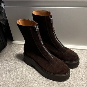 NWOT Steve Madden Jones ChocolateBrown Suede Boots Size 8